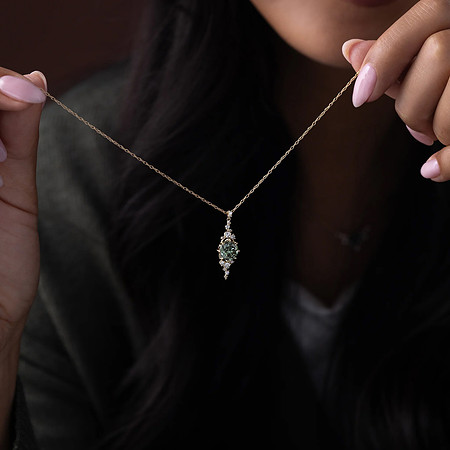 RTS-6549---Octagon-Drop-Cluster-Necklace-2_01ct-Green-Octagon-Cut-Diamond-4