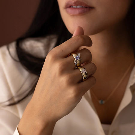 NDF--STO-4479---Wide-Band-1_09ct-Oval-Cut-Pale-Blue-Sapphire-w-oval-and-round-accents-3